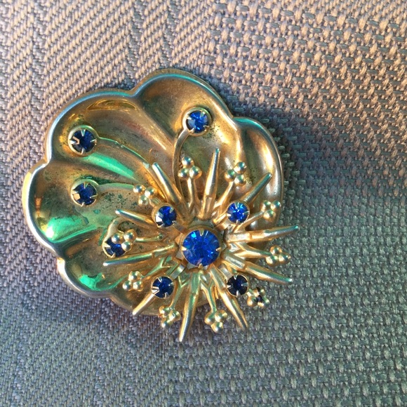 Vintage Shell Blue Rhinestones Gold Plated Brooch - Picture 1 of 4
